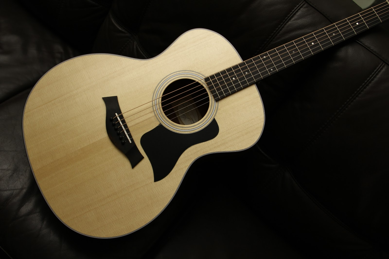 So Sánh Guitar Acoustic Taylor 110e Và 114e