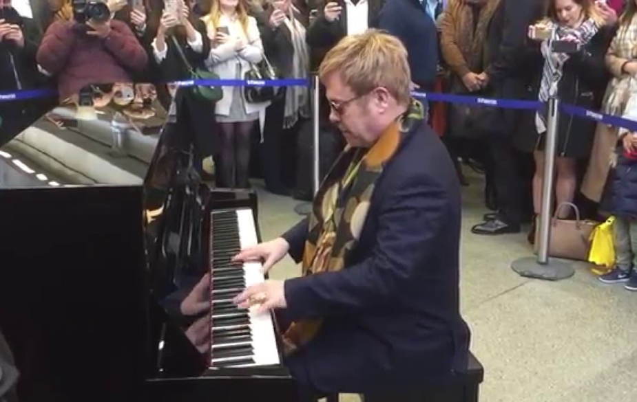 Những Màn Biểu Diễn Piano Đường Phố Khiến YouTube Bùng Nổ