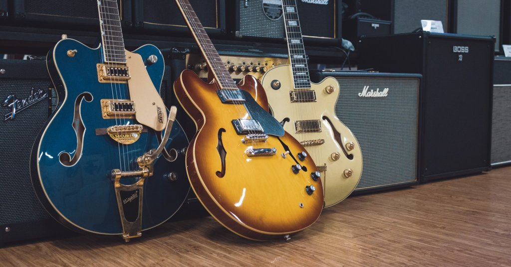 So Sánh Guitar Điện Solid Body và Semi-Hollow Body