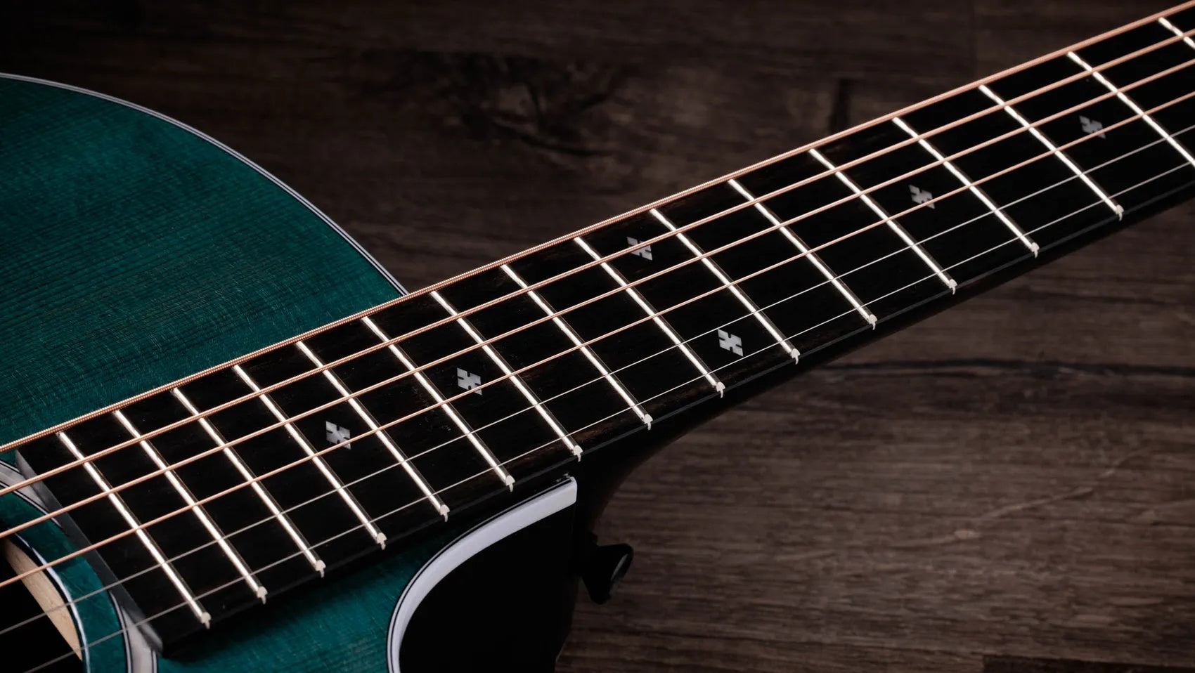 Đàn Guitar Acoustic Taylor 214ce Plus Special Edition-Mai Nguyên Music