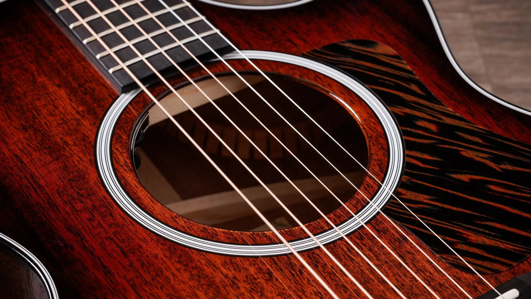 Đàn Guitar Acoustic Taylor Next Generation 322ce - Shaded Edgeburst