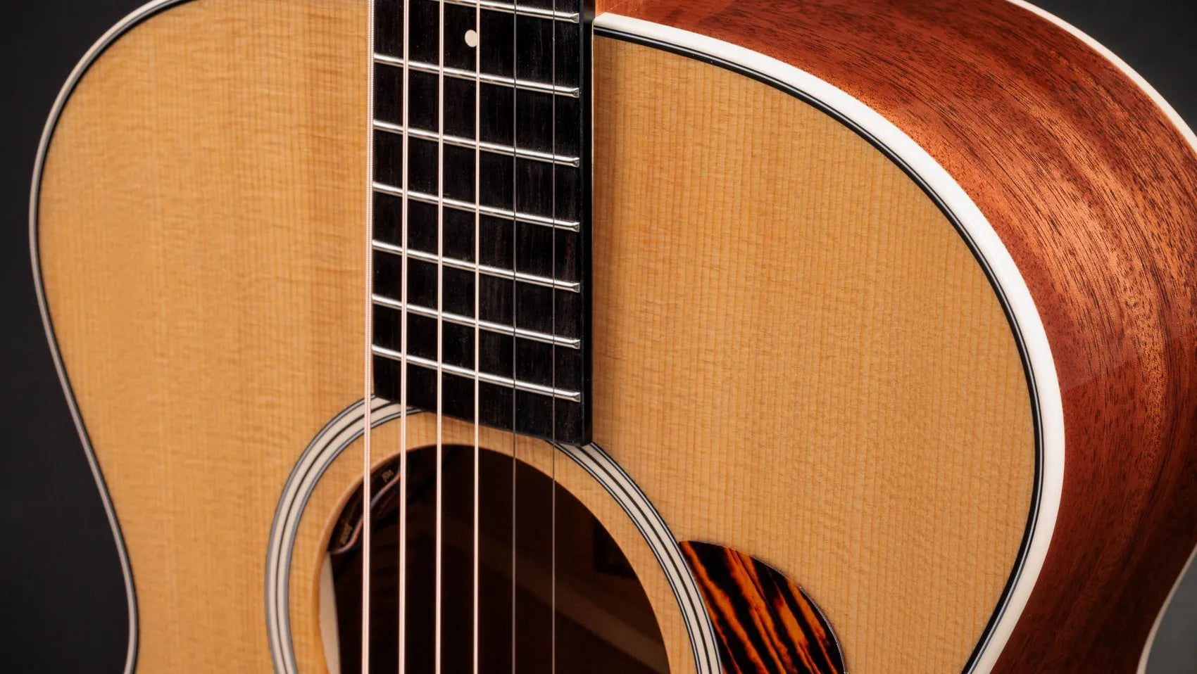 Đàn Guitar Acoustic Taylor Gold Label 512e - Natural