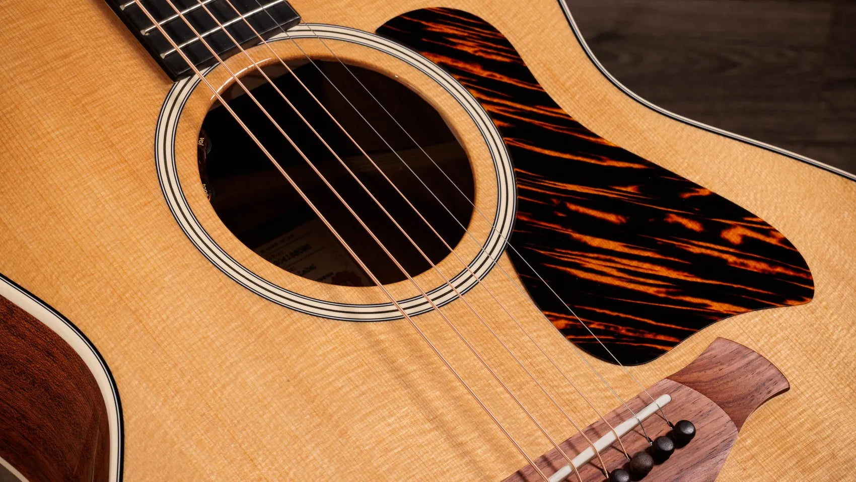 Đàn Guitar Acoustic Taylor Gold Label 514e