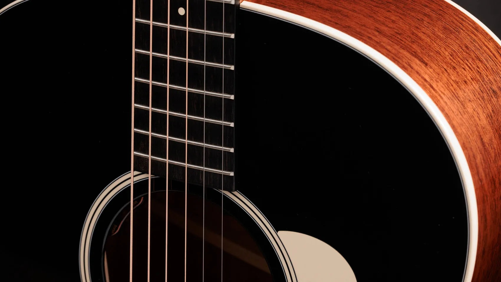 Đàn Guitar Acoustic Taylor Gold Label 517e