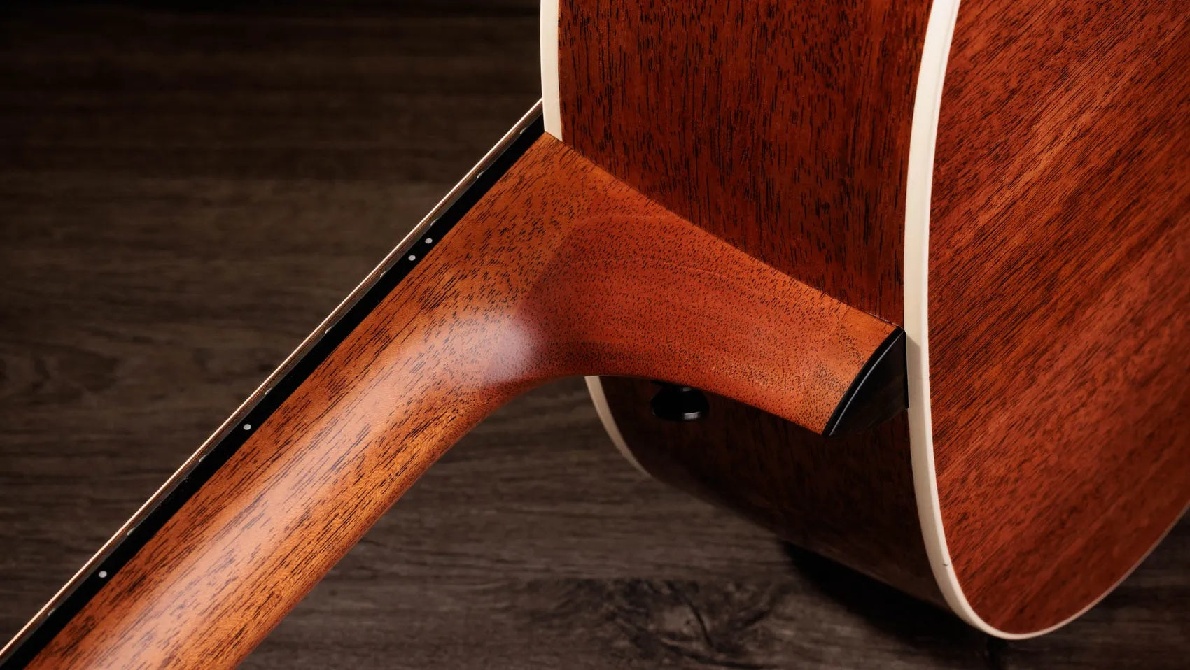 Đàn Guitar Acoustic Taylor Gold Label 517e