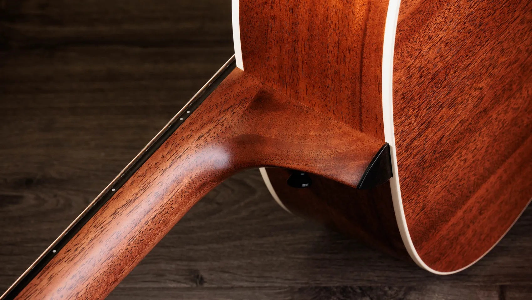 Đàn Guitar Acoustic Taylor Gold Label 517e
