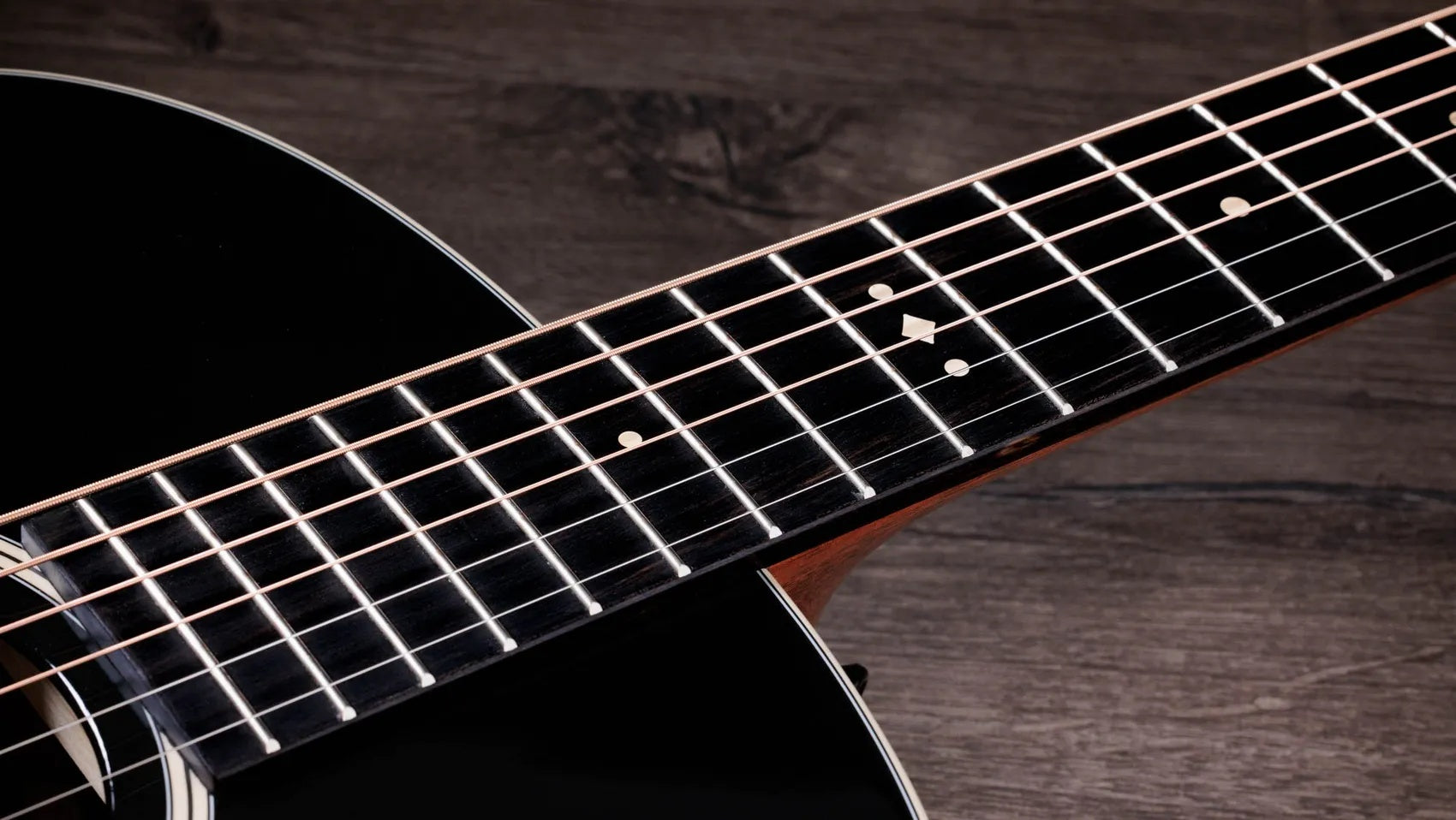Đàn Guitar Acoustic Taylor Gold Label 714e