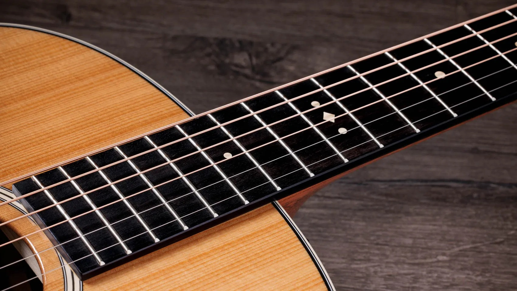 Đàn Guitar Acoustic Taylor Gold Label 714e