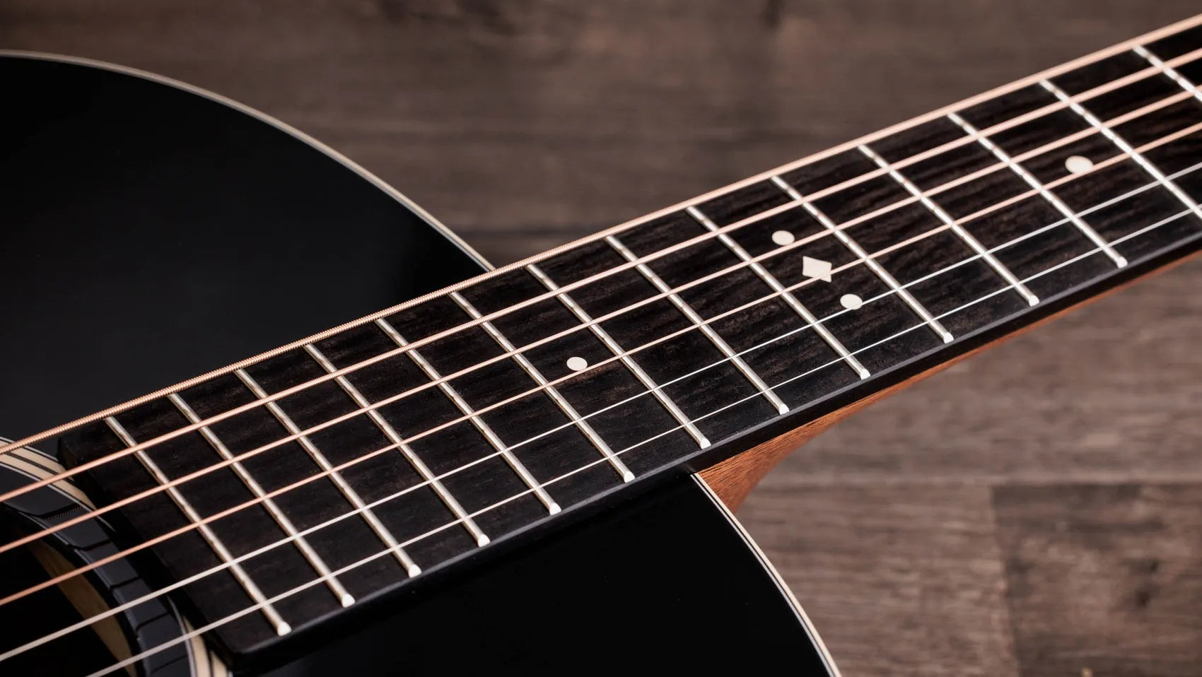 Đàn Guitar Acoustic Taylor Gold Label 717e