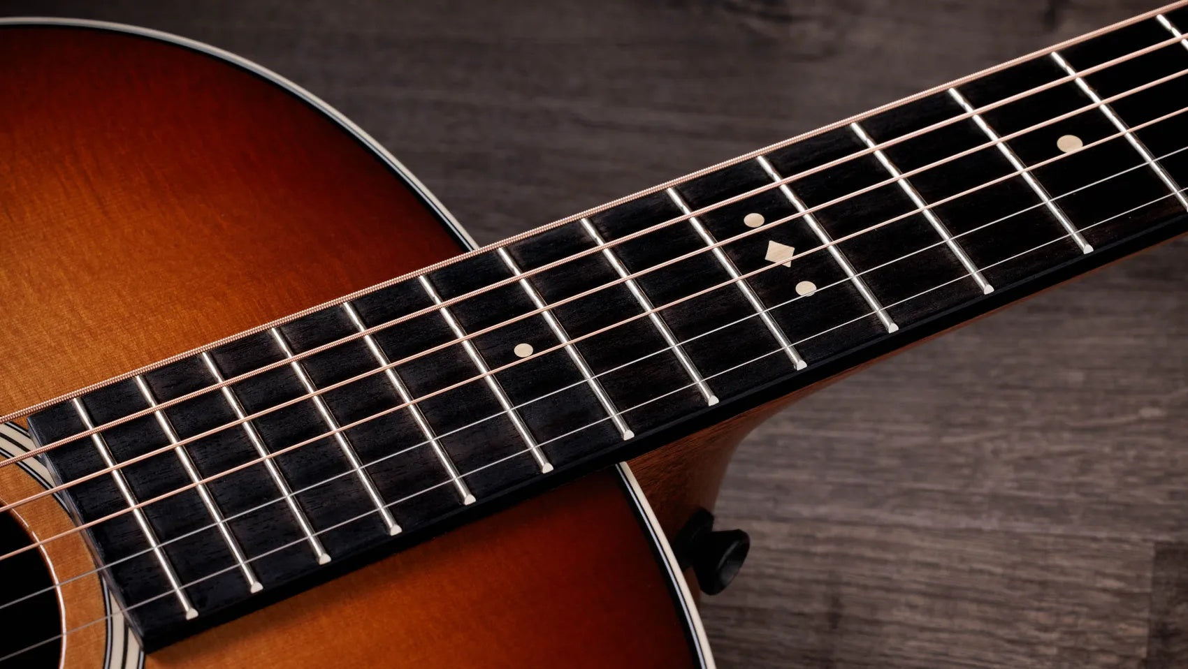 Đàn Guitar Acoustic Taylor Gold Label 717e