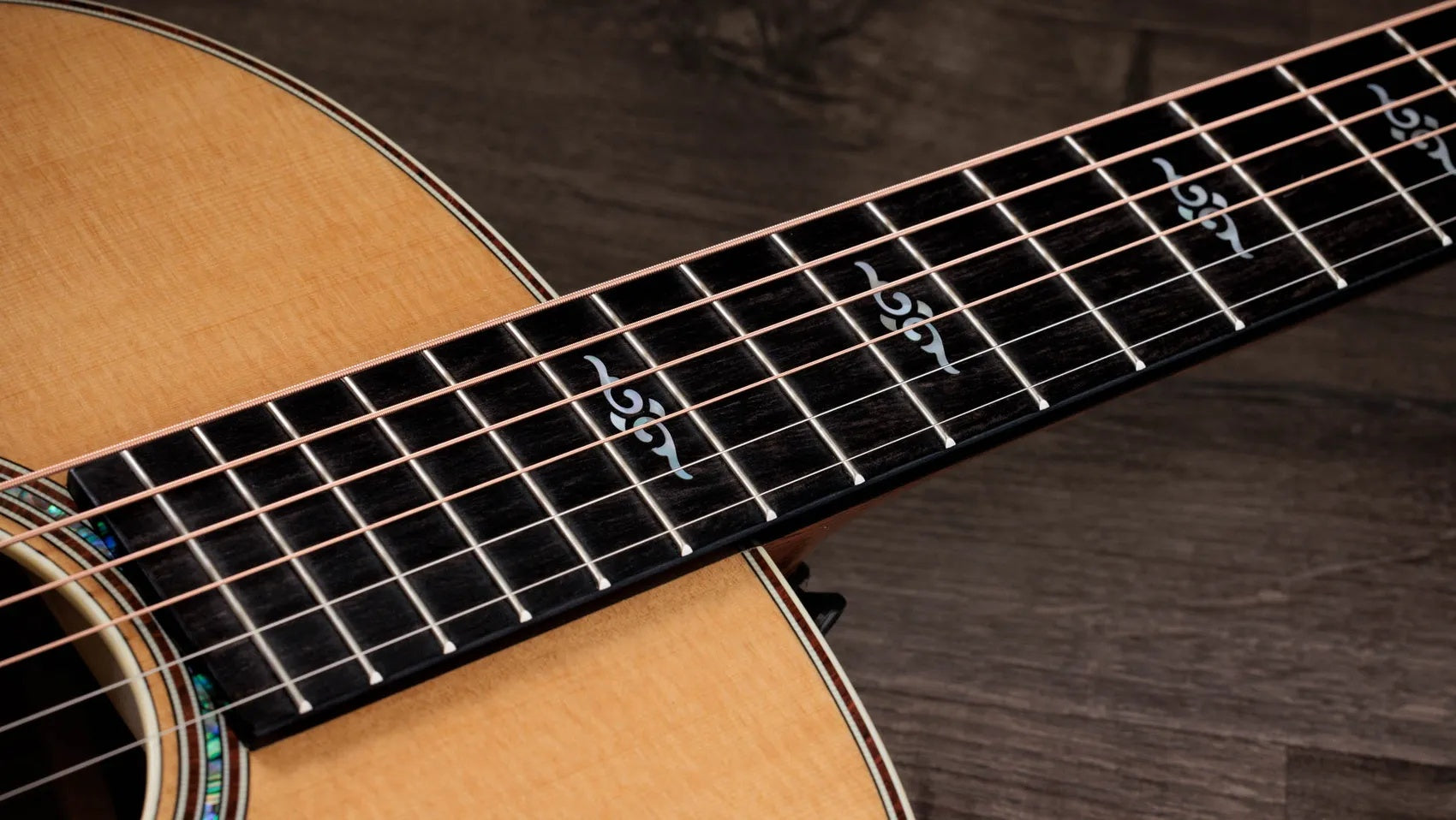 Đàn Guitar Acoustic Taylor Gold Label 814e