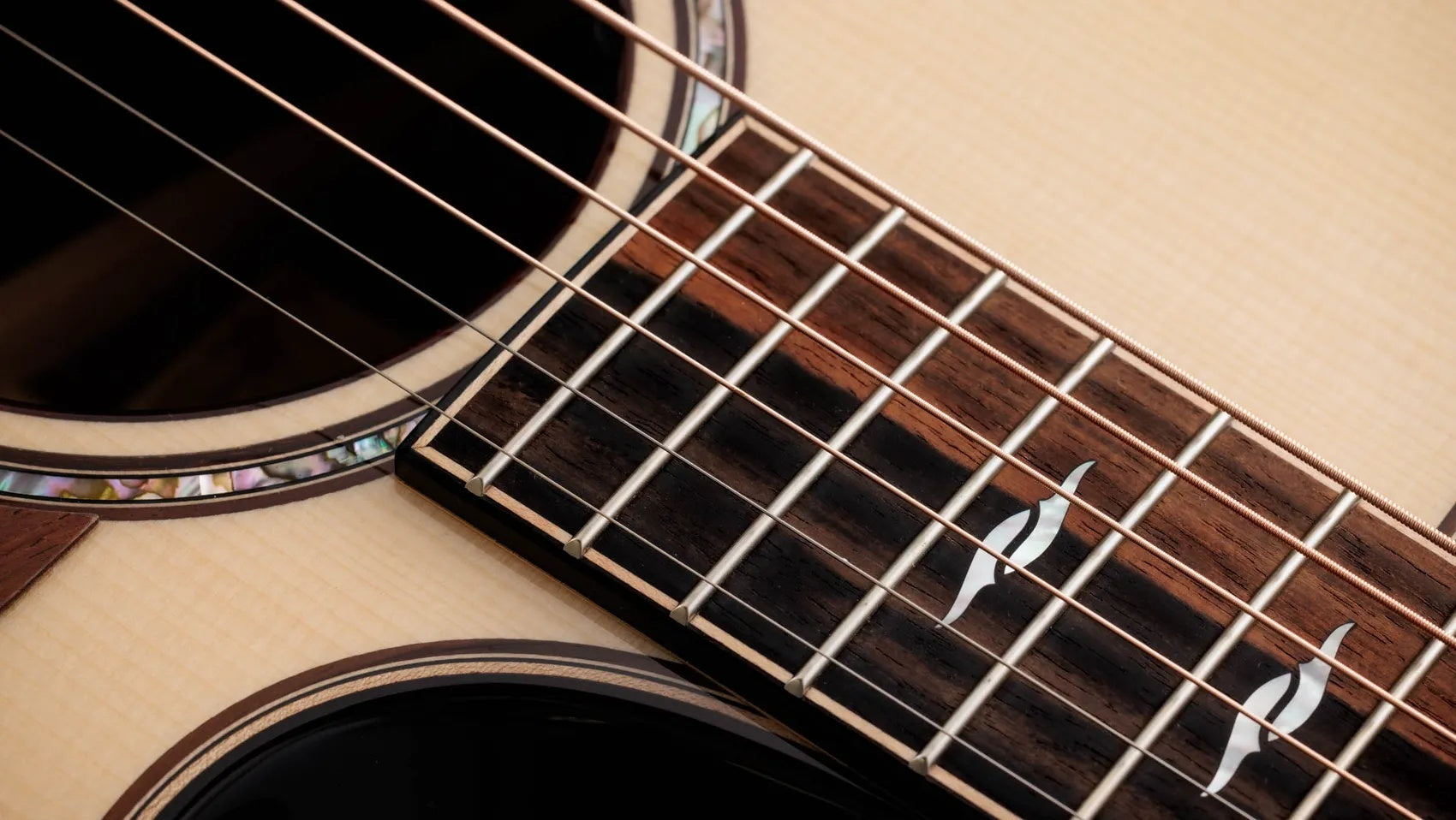Đàn Guitar Acoustic Taylor Next Generation Builder's Edition 814ce Adirondack Spruce/Rosewood - Natural Kona Edgeburst