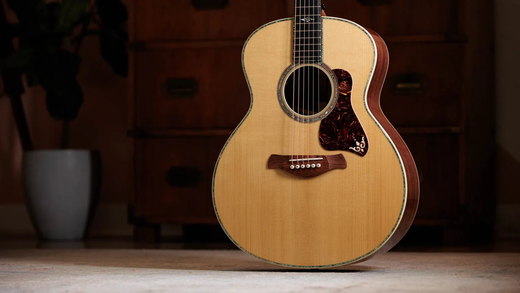 Đàn Guitar Acoustic Taylor Gold Label 914e