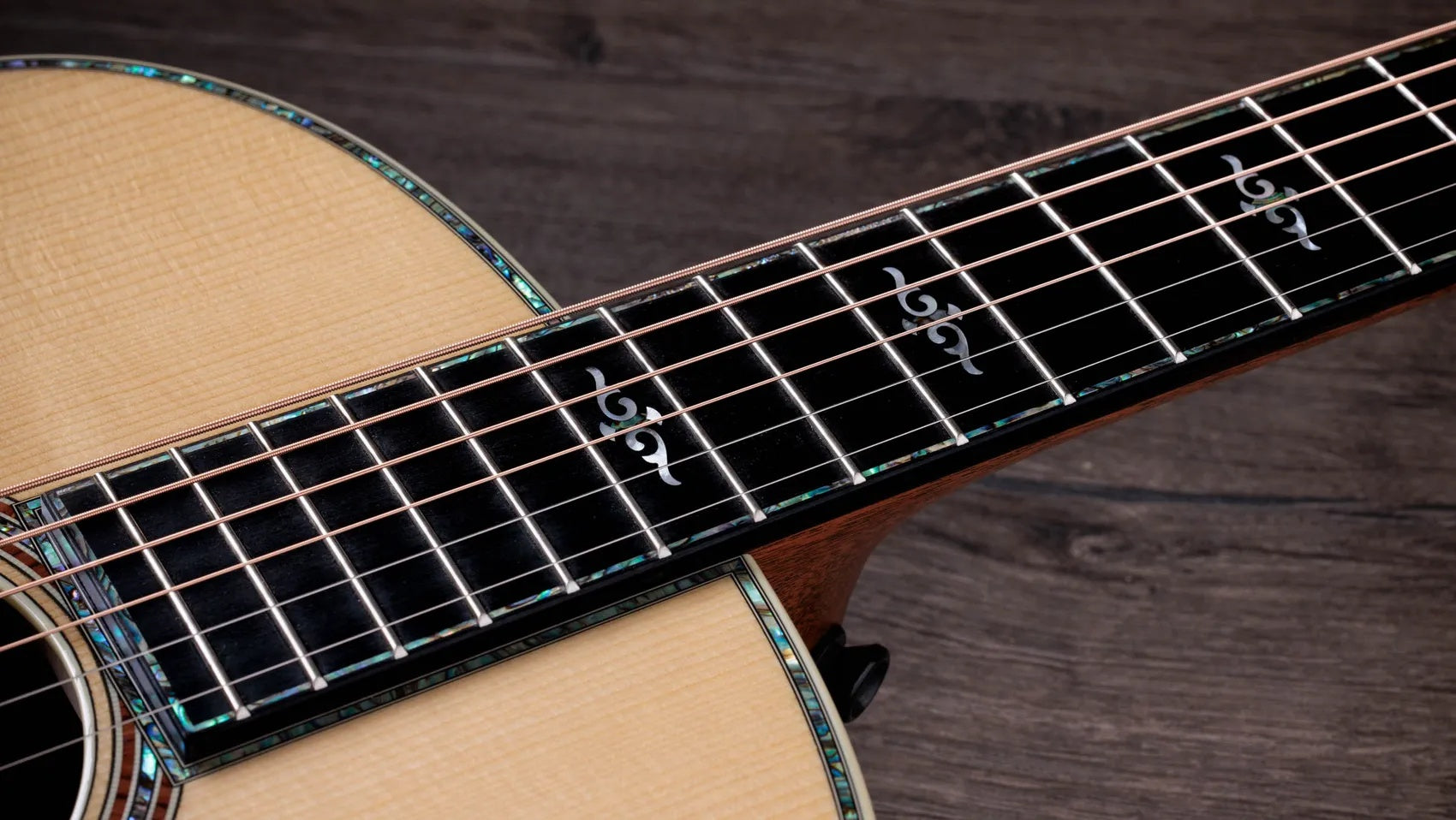 Đàn Guitar Acoustic Taylor Gold Label 914e