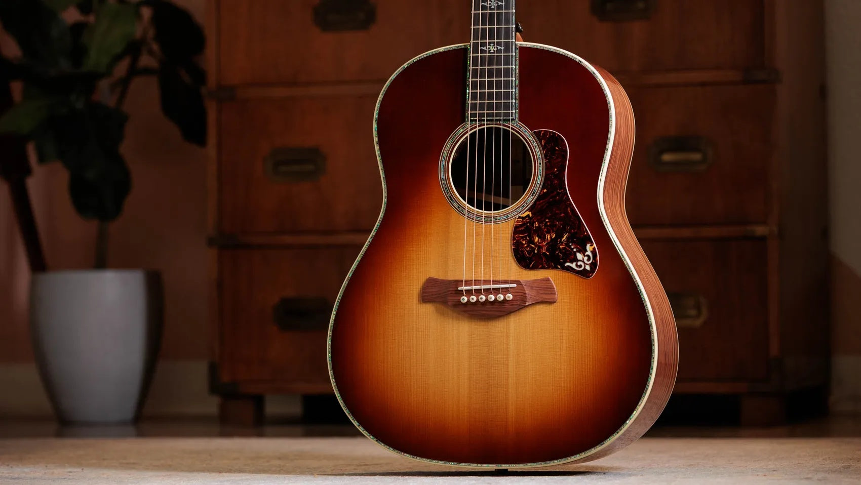 Đàn Guitar Acoustic Taylor Gold Label 917e