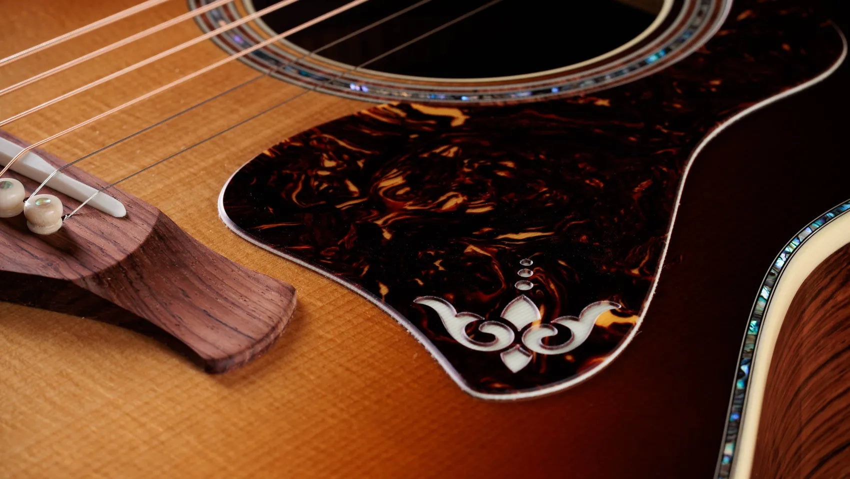 Đàn Guitar Acoustic Taylor Gold Label 917e