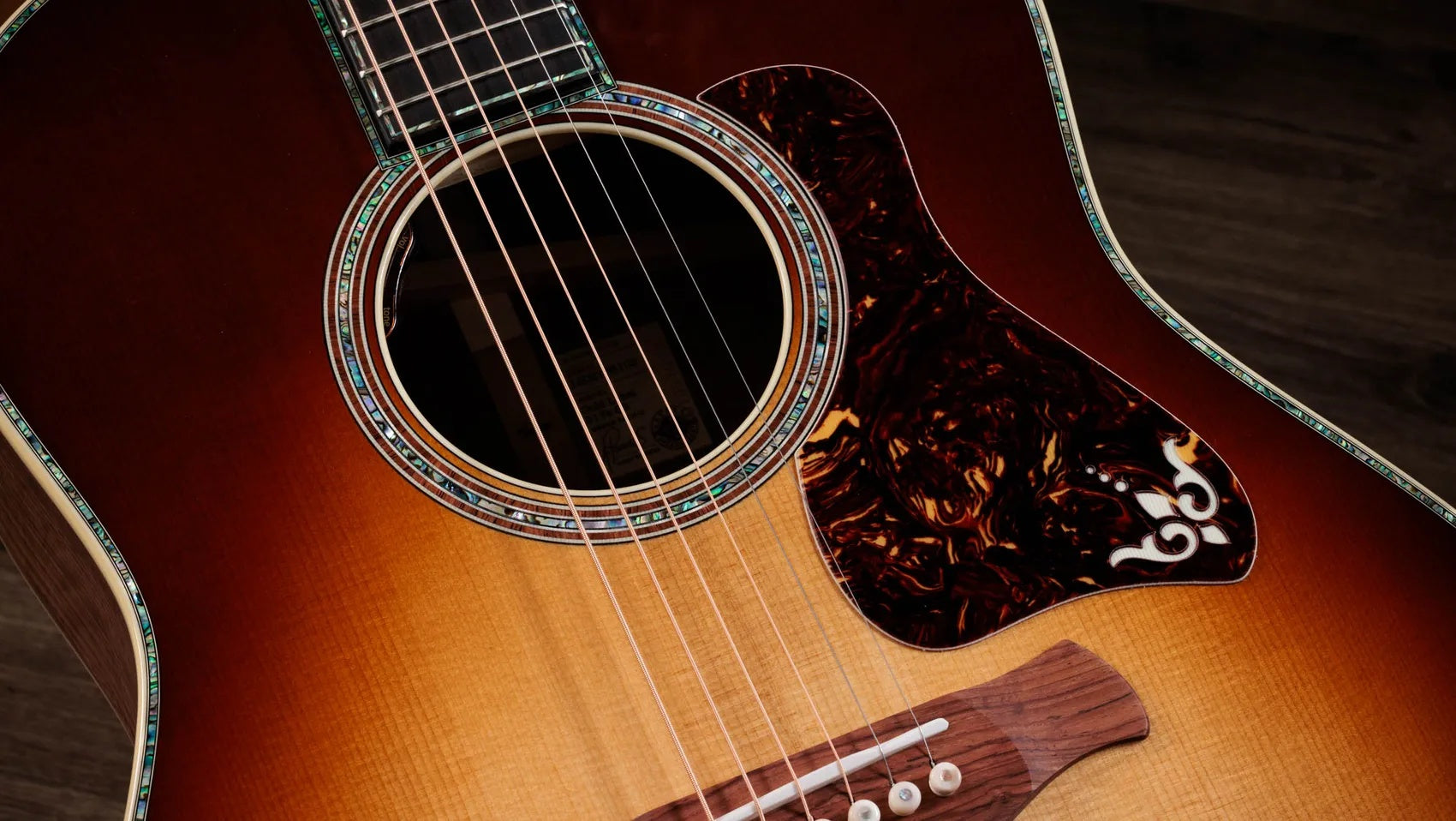 Đàn Guitar Acoustic Taylor Gold Label 917e