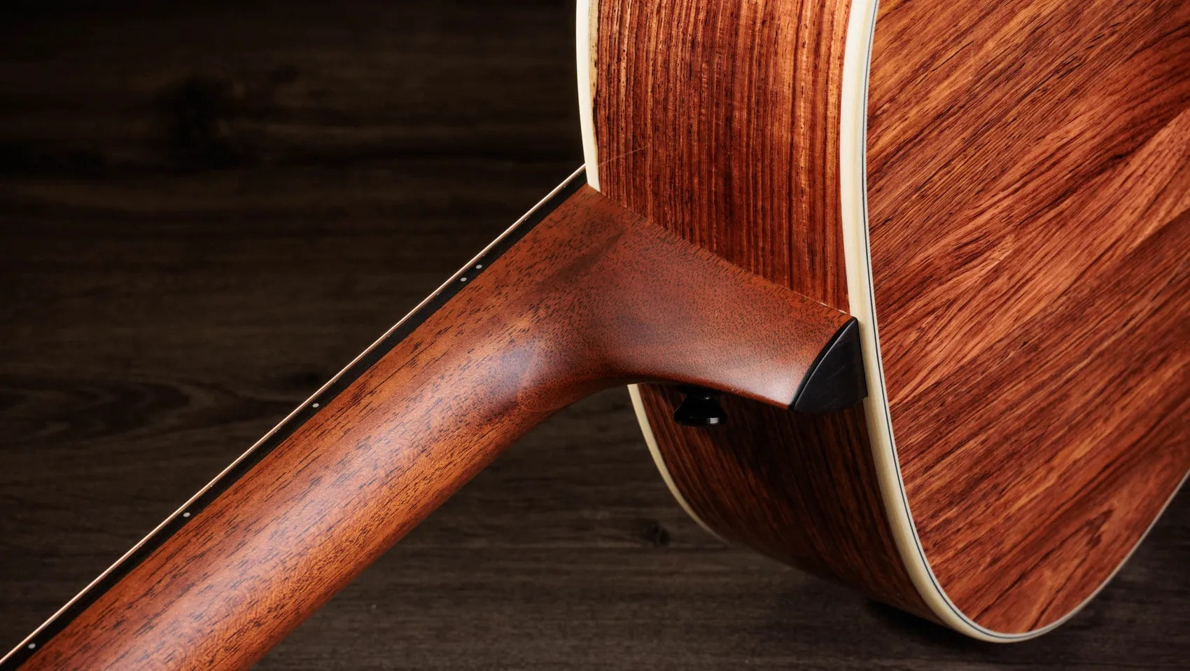 Đàn Guitar Acoustic Taylor Gold Label 914e