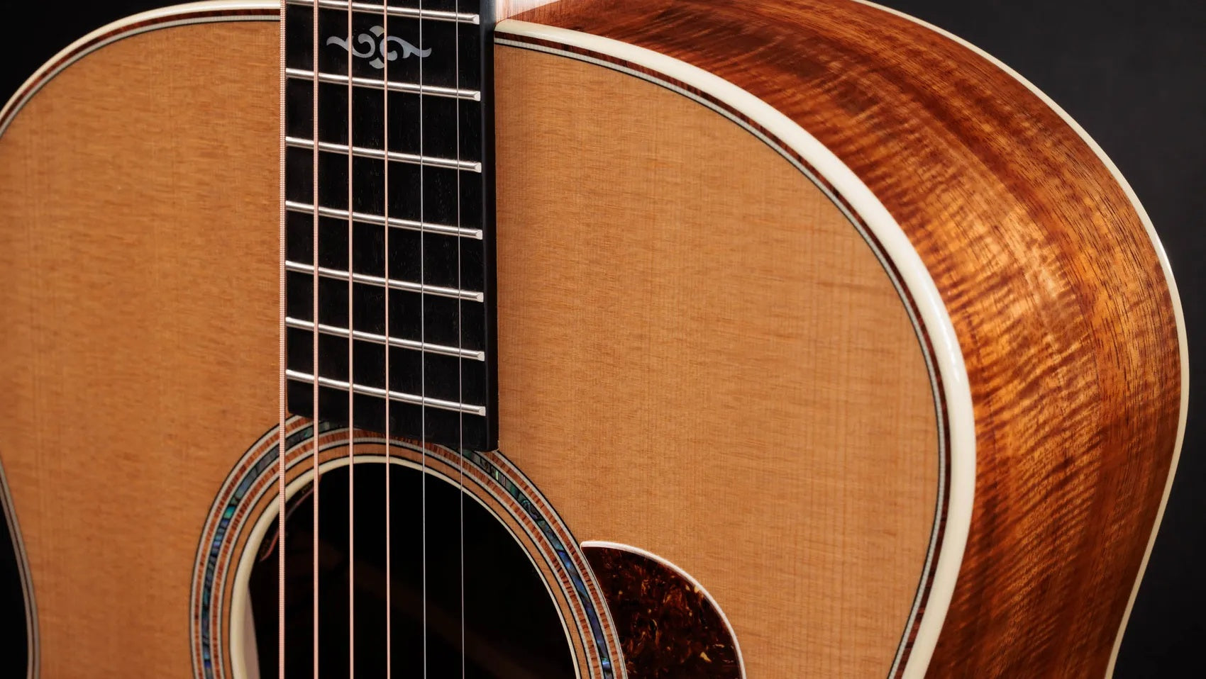 Đàn Guitar Acoustic Taylor Gold Label K14e