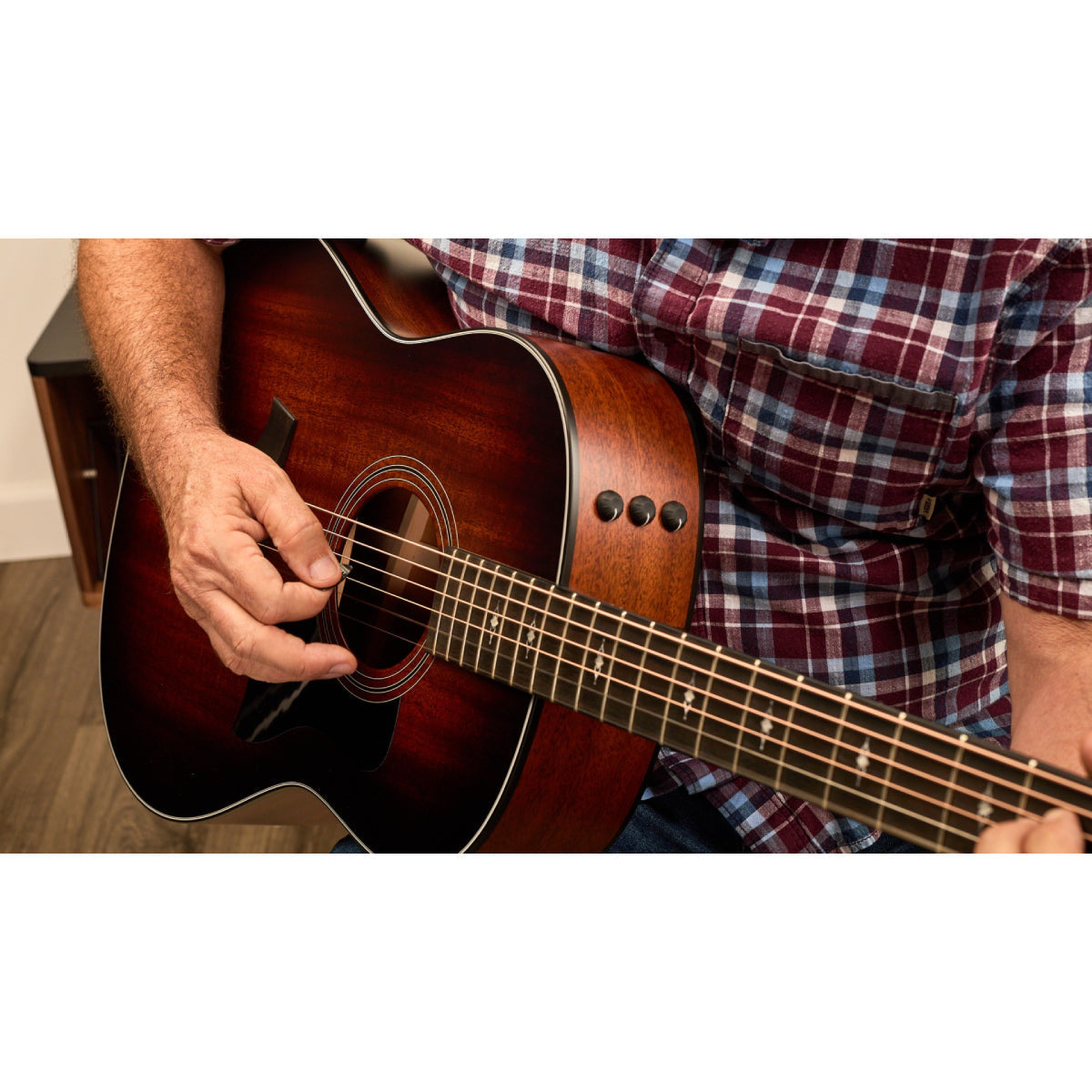 Đàn Guitar Acoustic Taylor 327e w/Case-Mai Nguyên Music