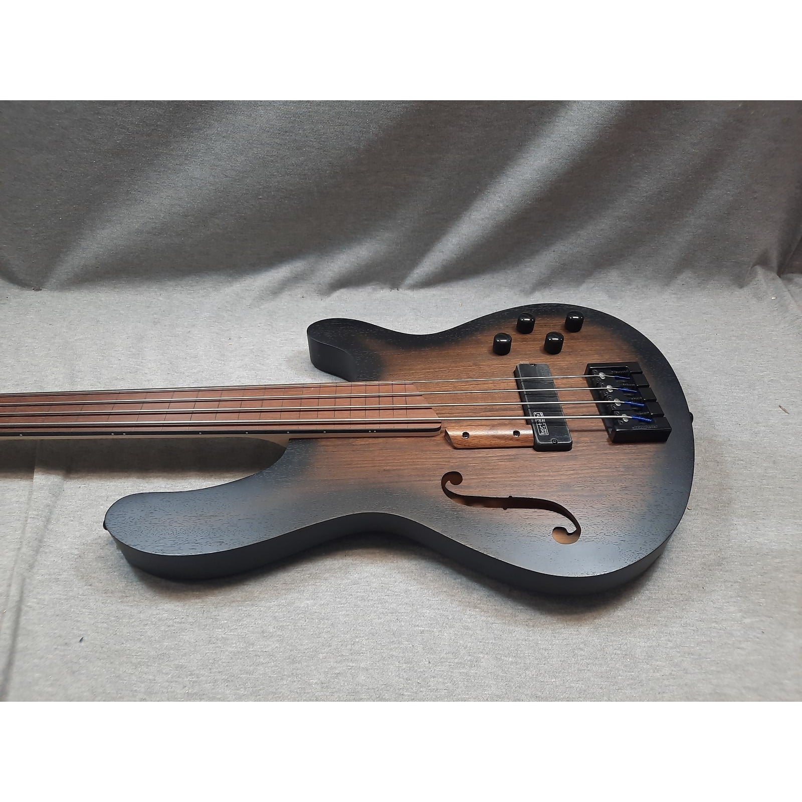 Đàn Guitar Bass 4-dây Cort B4FL MHPZ-Mai Nguyên Music