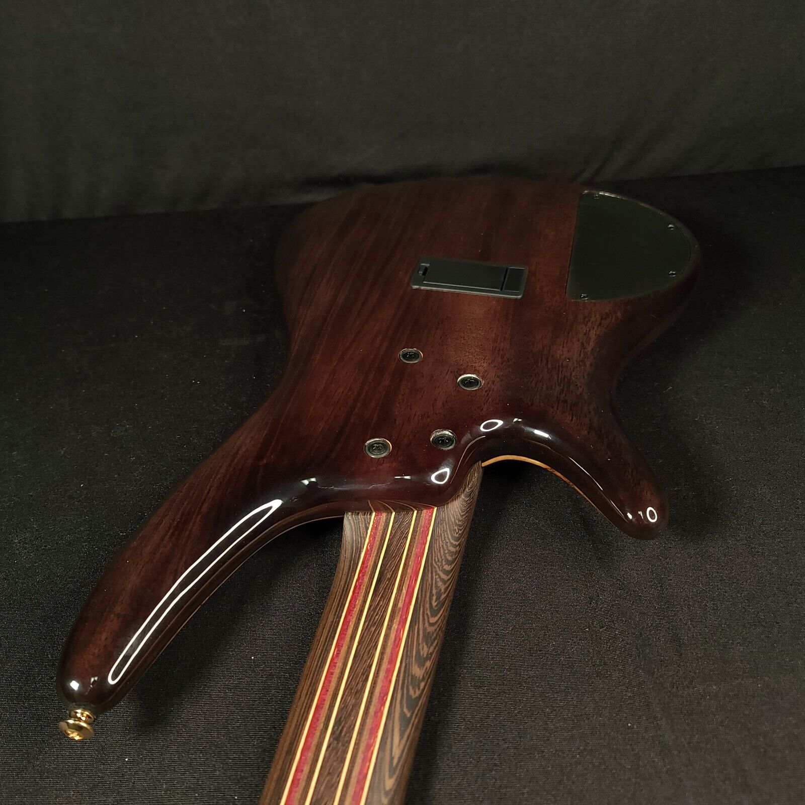 Đàn Guitar Bass 5-dây Ibanez SR Premium SR2605 w/Bag, Cerulean Blue Burst-Mai Nguyên Music