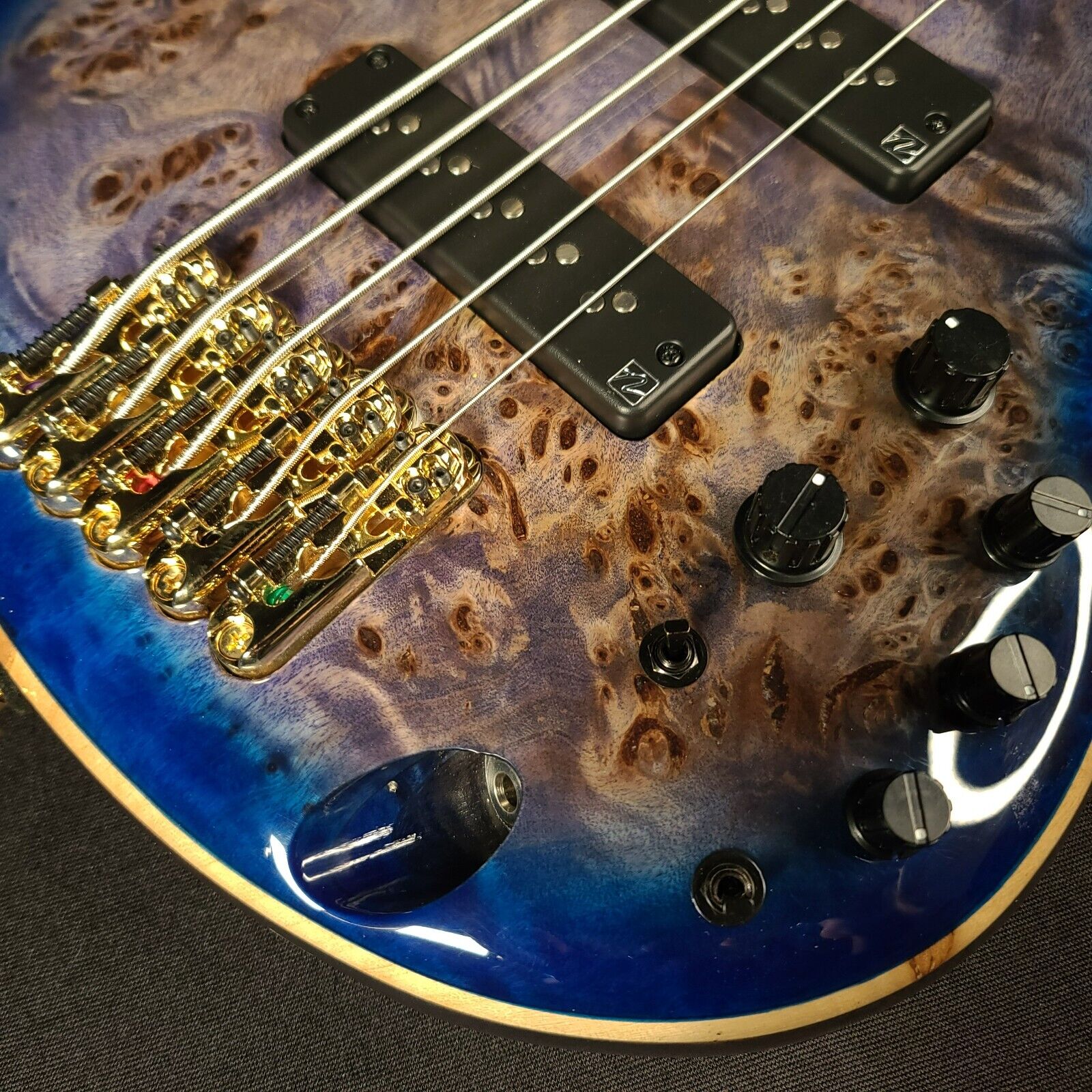 Đàn Guitar Bass 5-dây Ibanez SR Premium SR2605 w/Bag, Cerulean Blue Burst-Mai Nguyên Music