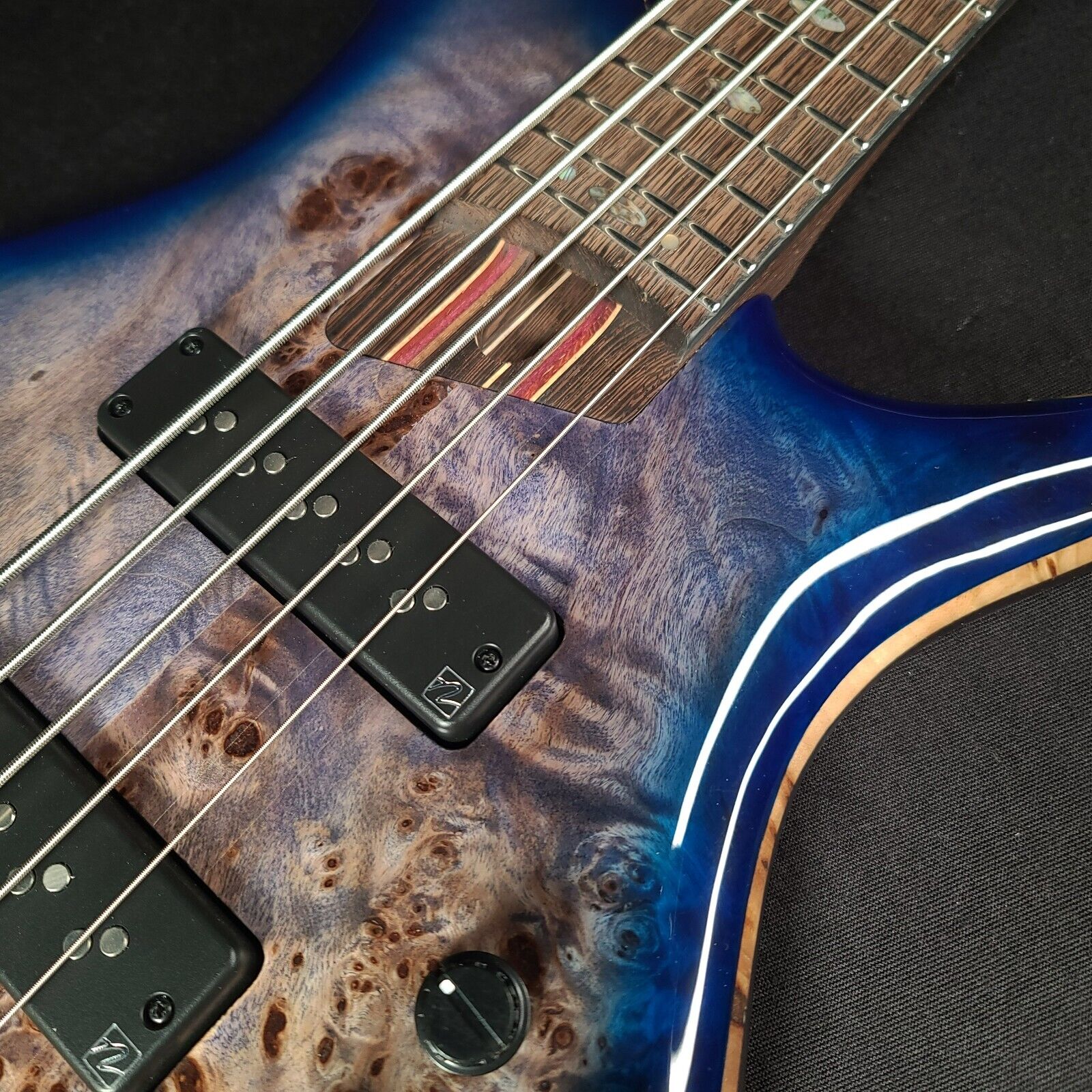Đàn Guitar Bass 5-dây Ibanez SR Premium SR2605 w/Bag, Cerulean Blue Burst-Mai Nguyên Music