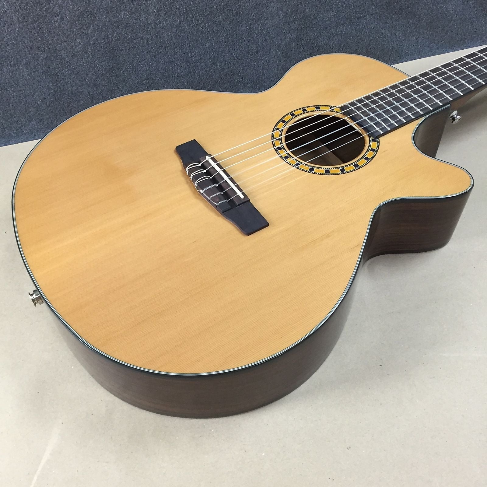 Đàn Guitar Classic Cort CEC7-Mai Nguyên Music