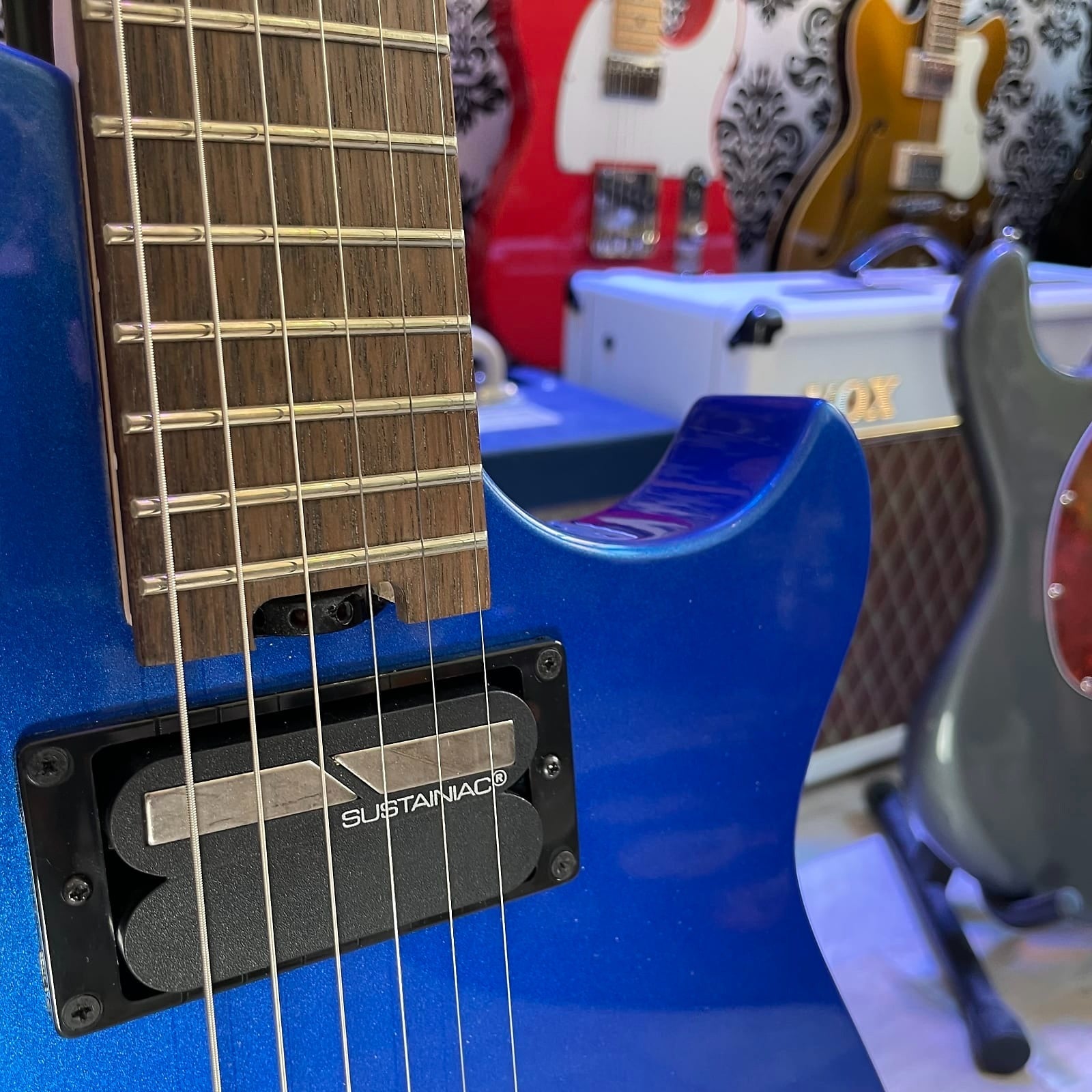 Đàn Guitar Điện Cort MBM-2 Sustainiac-Mai Nguyên Music