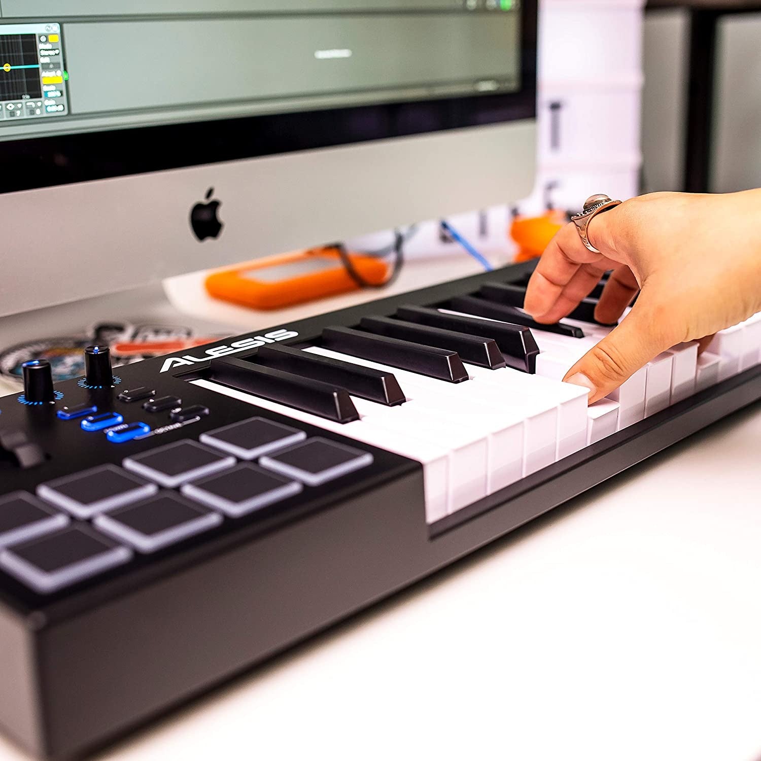 MIDI Keyboard Controller Alesis V25-Mai Nguyên Music