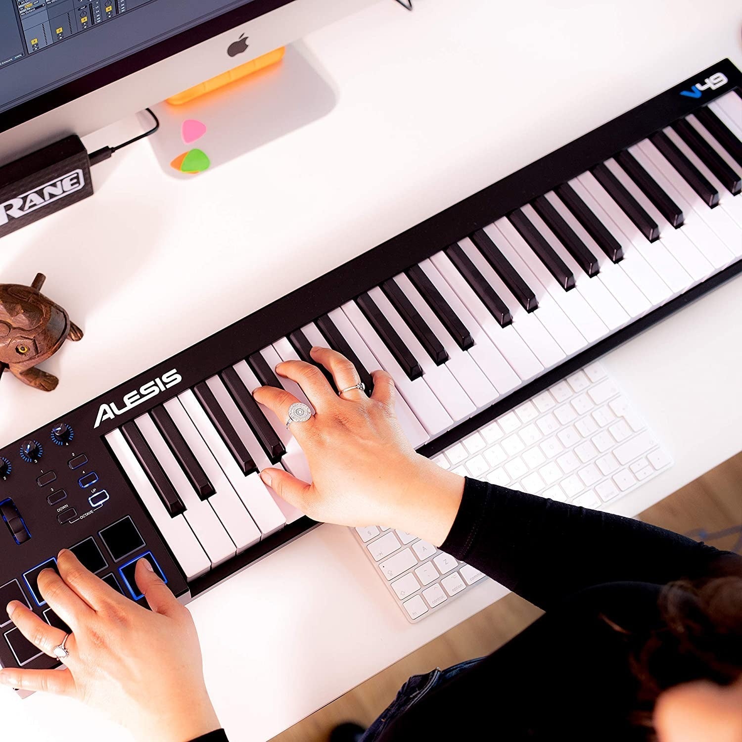 MIDI Keyboard Controller Alesis V49-Mai Nguyên Music