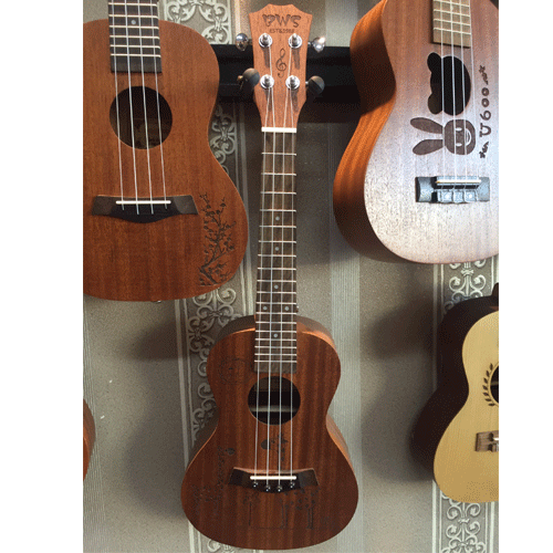 Đàn Ukulele Concert BWS Top Mahogany Họa Tiết Hươu Cao Cổ UCM03-Mai Nguyên Music