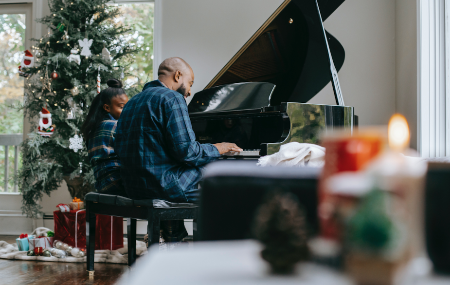 Những Bản Nhạc Giáng Sinh Rộn Ràng Bạn Có Thể Học Và Chơi Trên Piano Mùa Lễ Này
