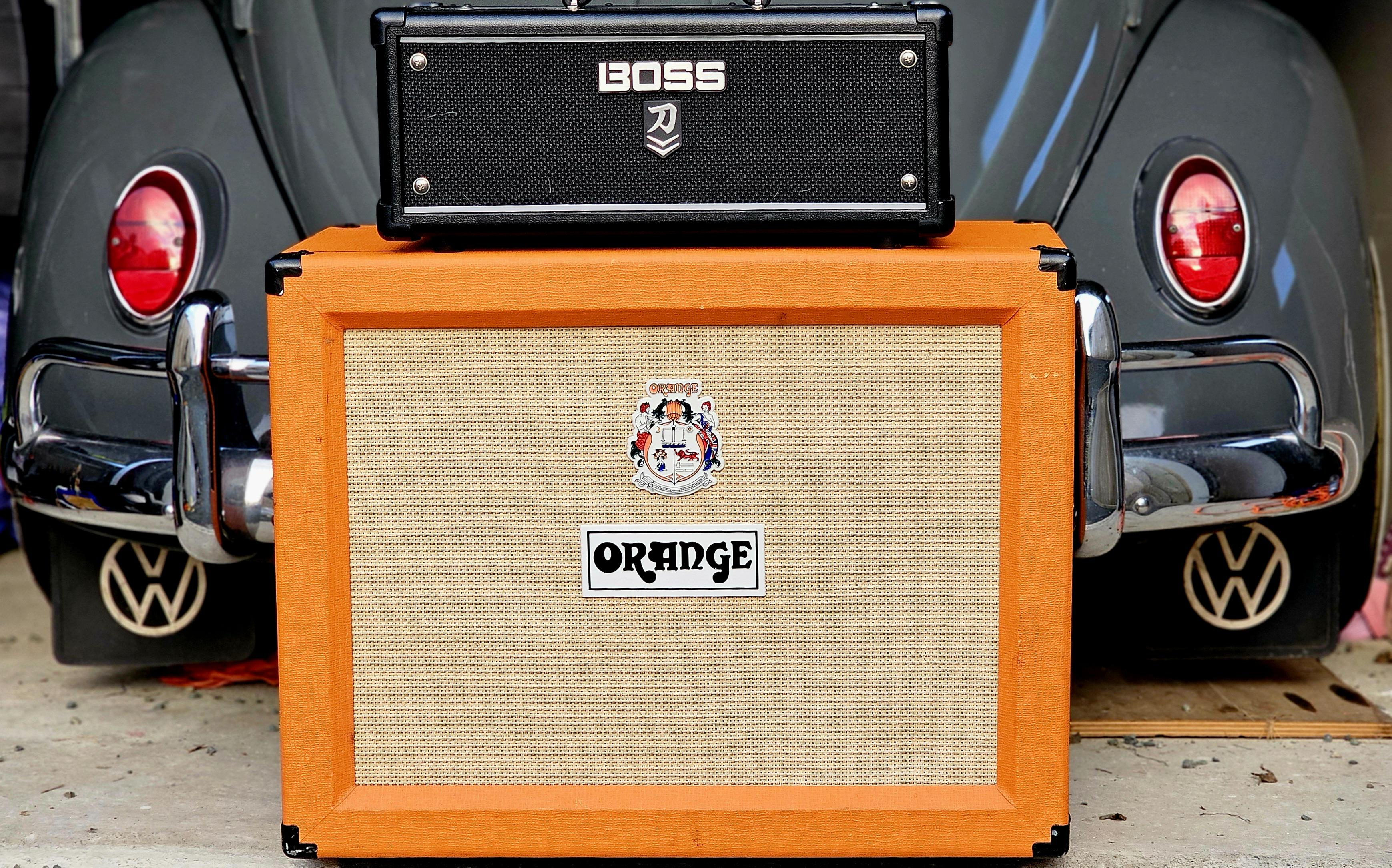 Boss vs Orange Amps: Hãng Nào Tốt Hơn?