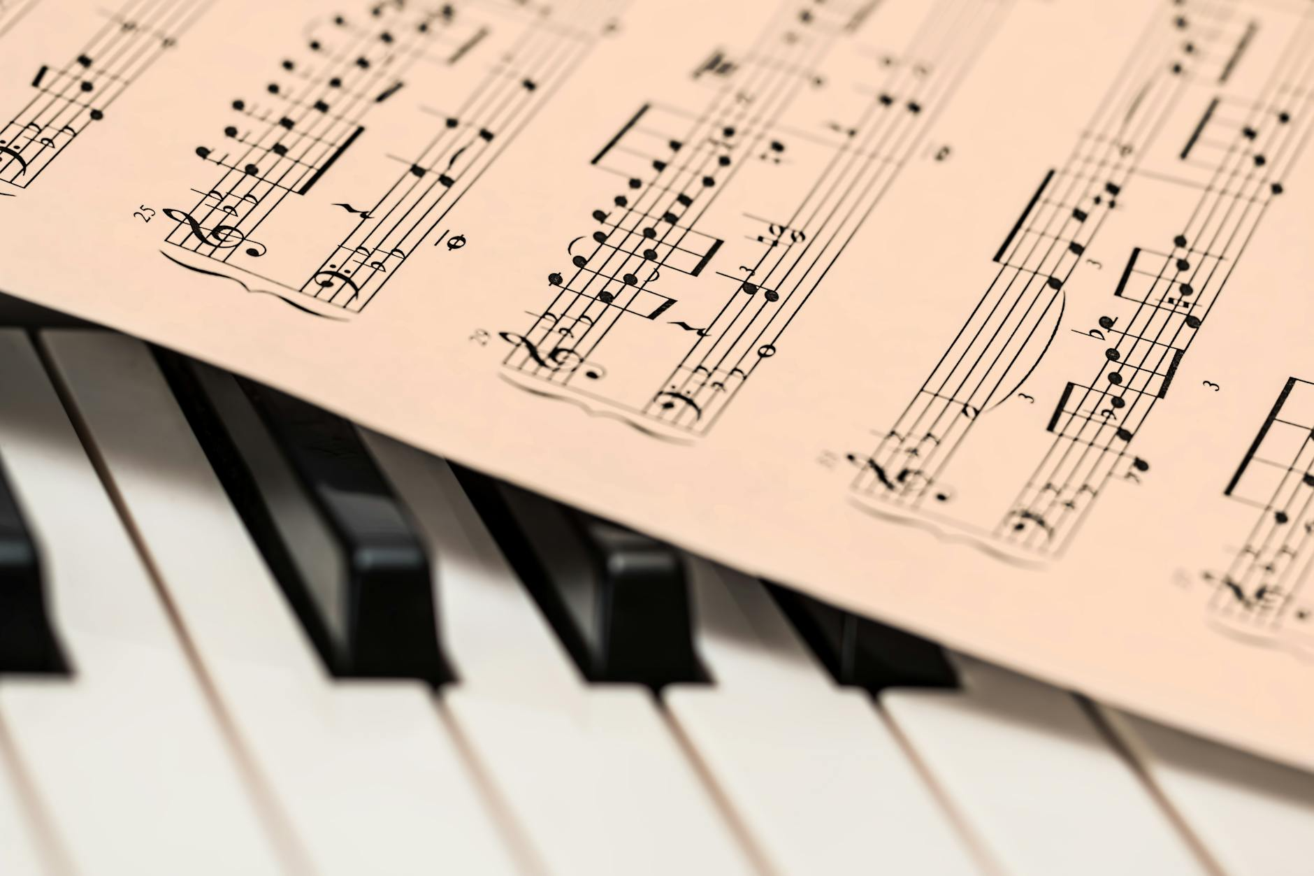Chơi Piano Cổ Điển Đương Đại Như Thế Nào?