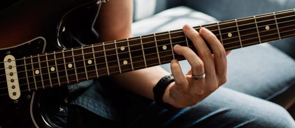 Hướng Dẫn Chọn Guitar Điện: Cách Quyết Định Nên Mua Mẫu Nào