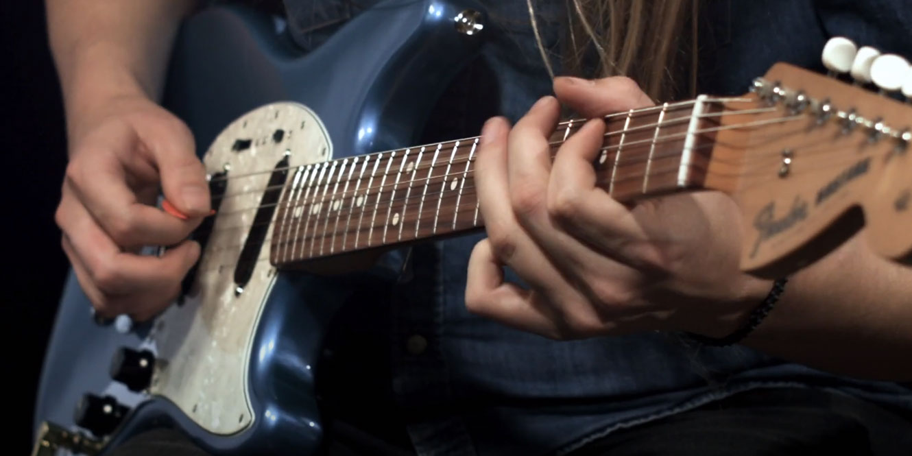 Mustang Và Jazzmaster: Đâu Là Cây Guitar Điện Phù Hợp Nhất Với Bạn?