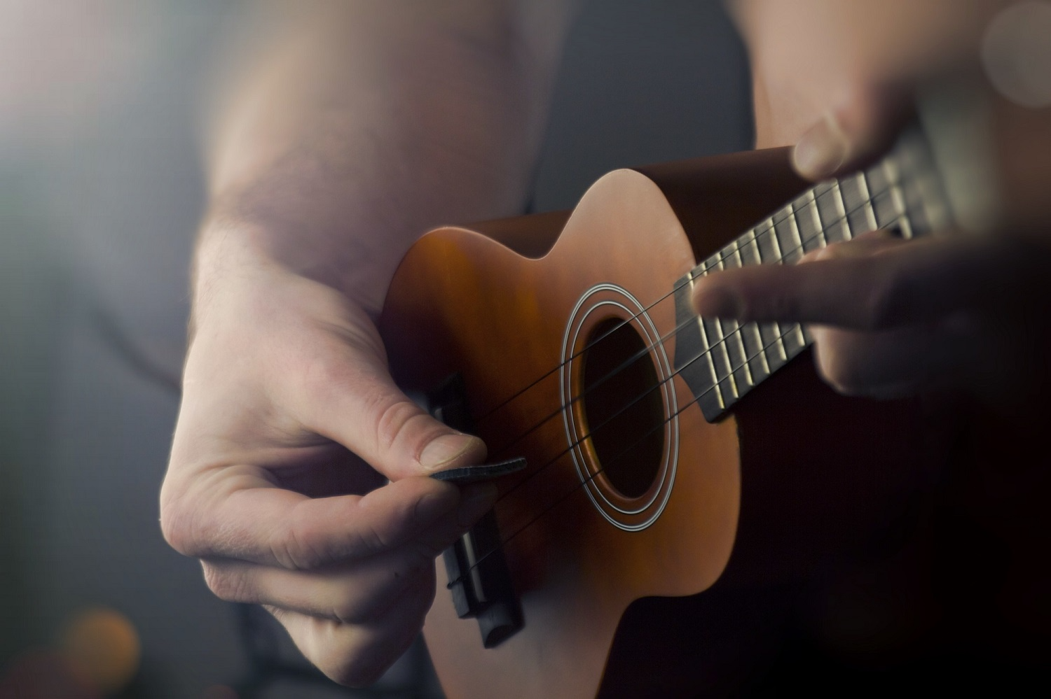 Ukulele Có Dễ Chơi Hơn Guitar Không?