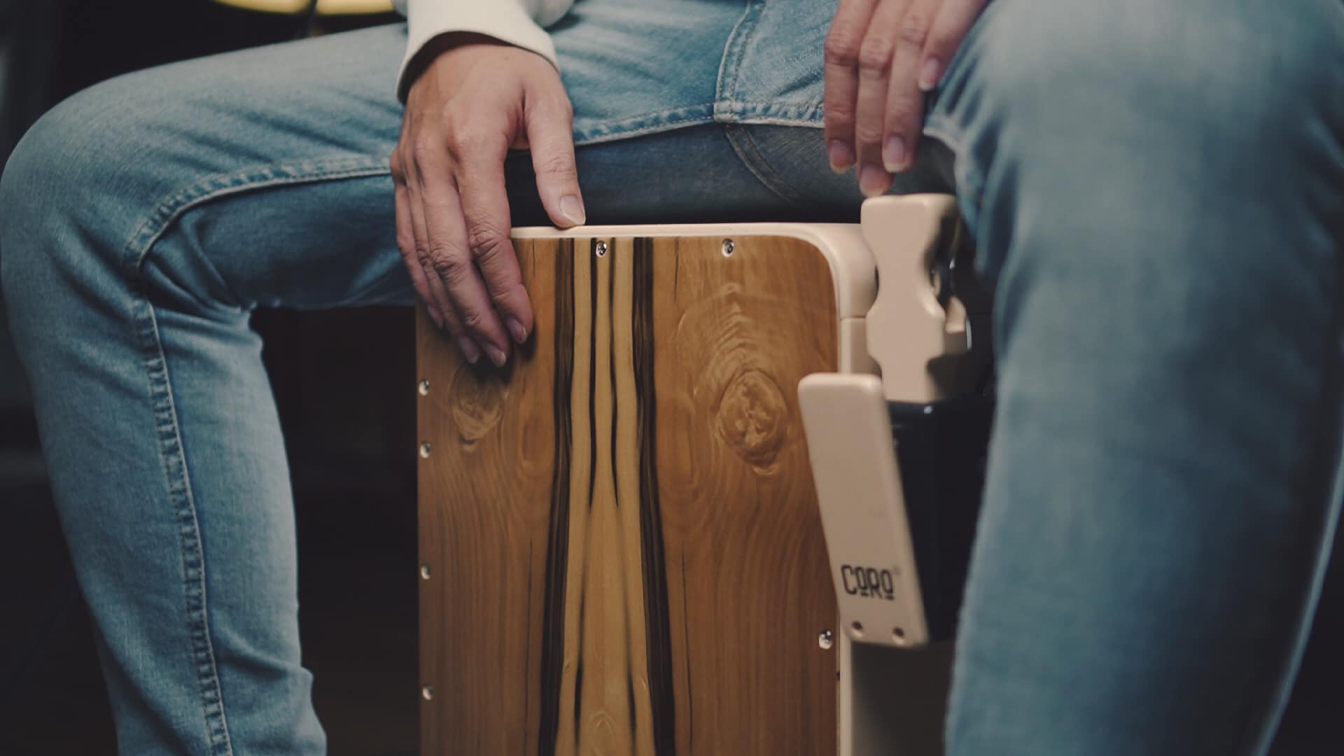 5 Mẫu Trống Cajon Hay Nhất Cho Biểu Diễn Acoustic