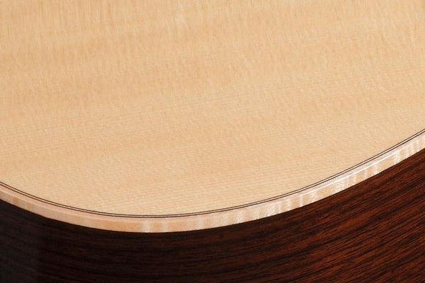 Mặt trên bằng gỗ thông Sitka nguyên khối trên Ibanez AAM780E