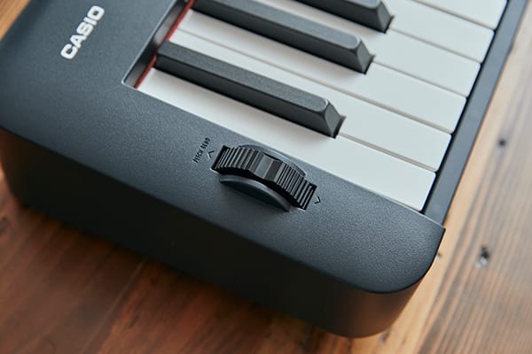 Núm xoay điều chỉnh cao độ để gia tăng biểu cảm