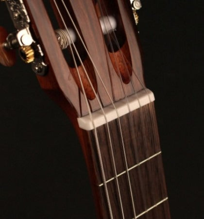 Đàn Guitar Classic Cort AC160CFTL có chiều rộng lược đàn là 52mm
