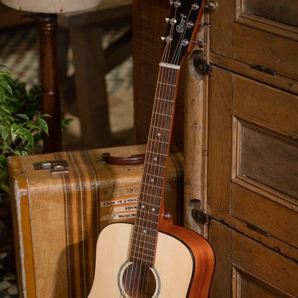 Đàn Guitar Acoustic Cort AD Mini có chiều dài thang âm 578mm