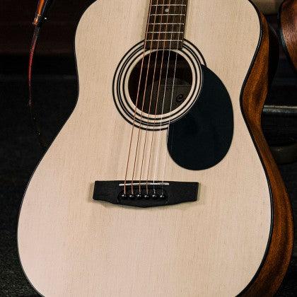 Đàn Guitar Acoustic Cort AF510 có mặt trên bằng gỗ vân sam sitka