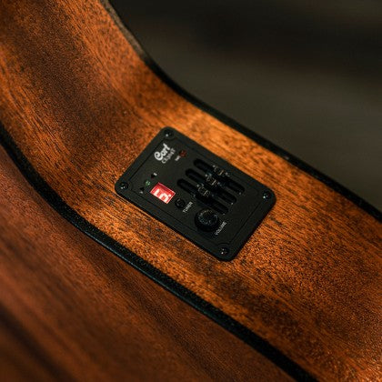 Đàn Guitar Acoustic Cort AF510E được tích hợp hệ thống tiền khuếch đại CE304T EQ