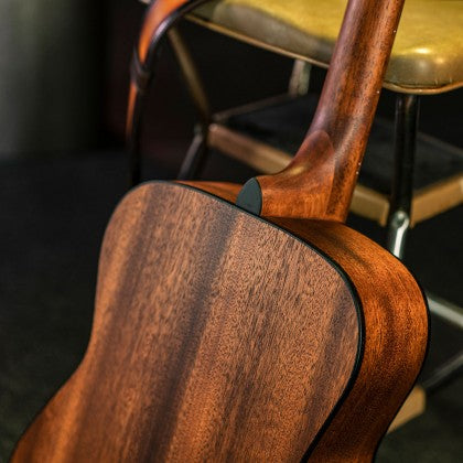 Đàn Guitar Acoustic Cort AF510 có mặt sau và mặt bên bằng gỗ mahogany