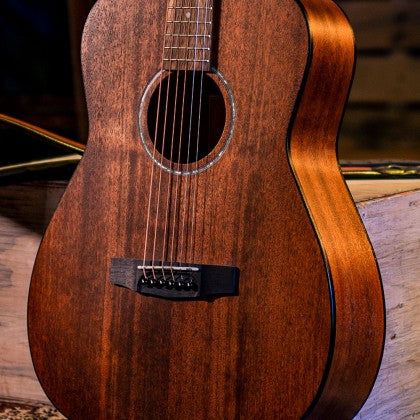 Đàn Guitar Acoustic Cort AF510M được làm hoàn toàn bằng gỗ mahogany
