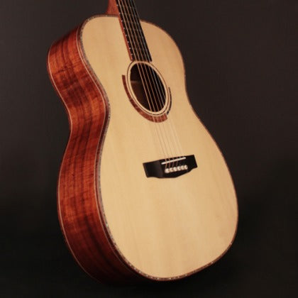 Đàn Guitar Acoustic Limited Edition Cort Abstract Limited có mặt trên bằng gỗ Adirondack