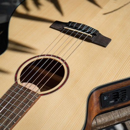 Đàn Guitar Classic Cort CEC3 có mặt trên gỗ vân sam sitka nguyên khối